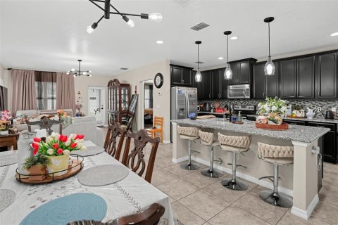 Villa ou maison à vendre à Kissimmee, Floride: 4 chambres, 235.41 m2 № 2394015 - photo 3
