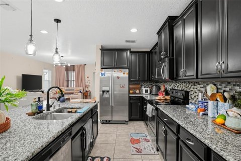 Villa ou maison à vendre à Kissimmee, Floride: 4 chambres, 235.41 m2 № 2394015 - photo 11