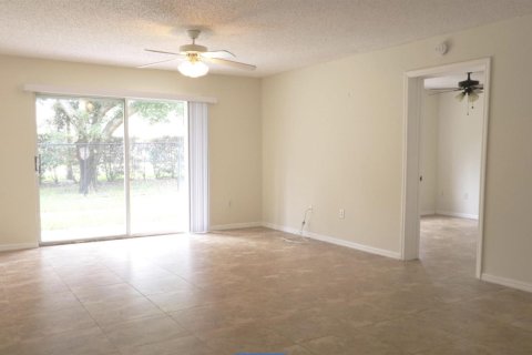 Copropriété à louer à Royal Palm Beach, Floride: 2 chambres, 99.87 m2 № 2432919 - photo 5