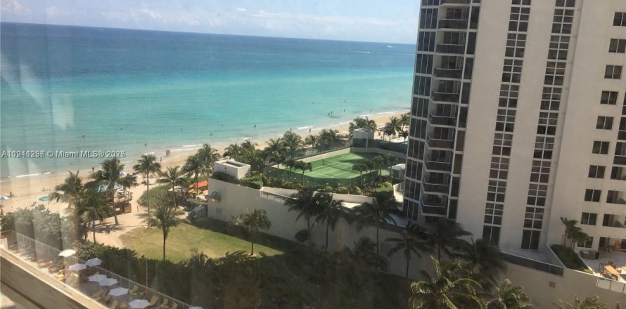 Studio à Condo à Sunny Isles Beach, Floride  № 2013373