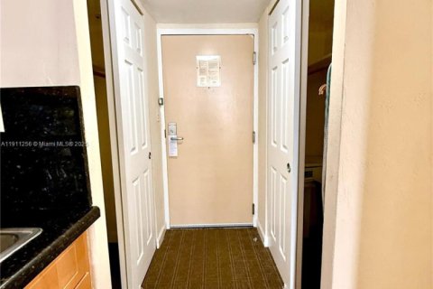 Copropriété à vendre à Sunny Isles Beach, Floride: 39.02 m2 № 2013373 - photo 21