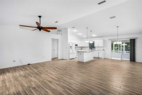 House in Inverness, Florida 3 bedrooms, 139.82 sq.m. № 1800015 - photo 11