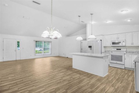 House in Inverness, Florida 3 bedrooms, 139.82 sq.m. № 1800015 - photo 12
