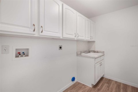 House in Inverness, Florida 3 bedrooms, 139.82 sq.m. № 1800015 - photo 28