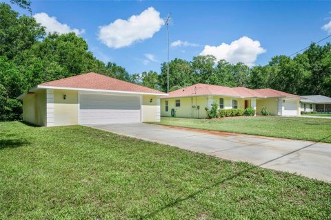 House in Inverness, Florida 3 bedrooms, 139.82 sq.m. № 1800015 - photo 1