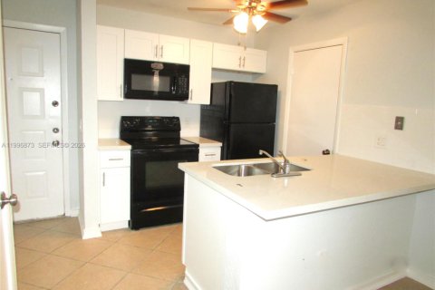 Condominio en alquiler en Pompano Beach, Florida, 1 dormitorio, 43.66 m2 № 2058520 - foto 4