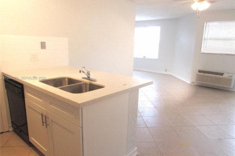 Condominio en alquiler en Pompano Beach, Florida, 1 dormitorio, 43.66 m2 № 2058520 - foto 3