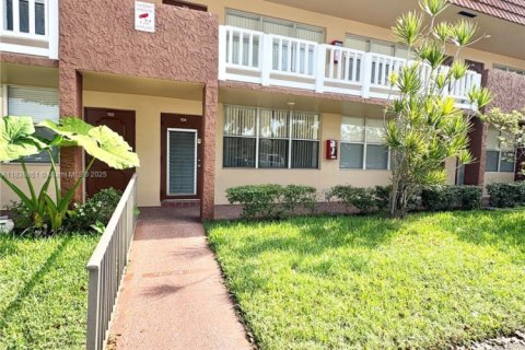 Condo in Sunrise, Florida, 1 bedroom  № 1820416 - photo 2