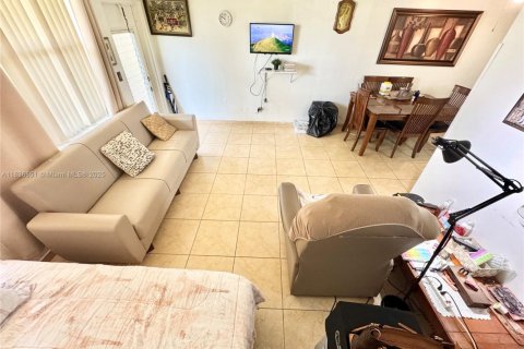 Condo in Sunrise, Florida, 1 bedroom  № 1820416 - photo 5