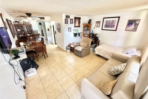 Condo in Sunrise, Florida, 1 bedroom  № 1820416 - photo 3
