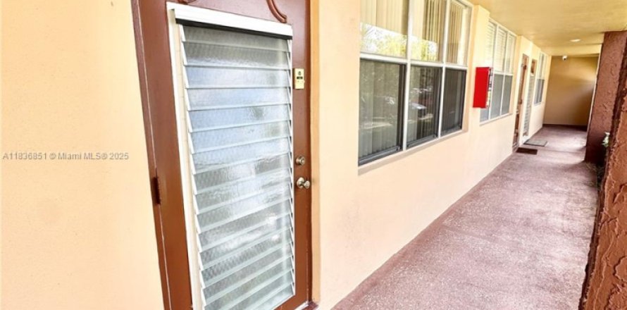 Condo in Sunrise, Florida, 1 bedroom № 1820416