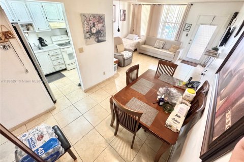 Condo in Sunrise, Florida, 1 bedroom  № 1820416 - photo 4