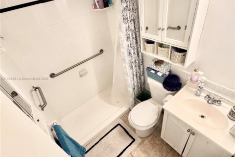 Condo in Sunrise, Florida, 1 bedroom  № 1820416 - photo 11