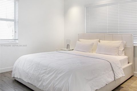 Apartment in Miami Shores, Florida 2 bedrooms, 671.13 sq.m. № 1993985 - photo 6