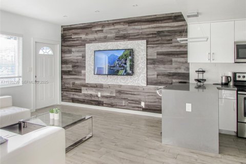 Apartment in Miami Shores, Florida 2 bedrooms, 671.13 sq.m. № 1993985 - photo 3