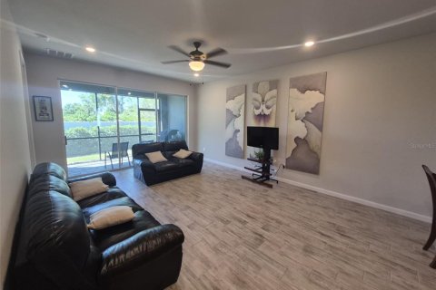 Villa ou maison à louer à Sun City Center, Floride: 2 chambres, 139.63 m2 № 2419647 - photo 5