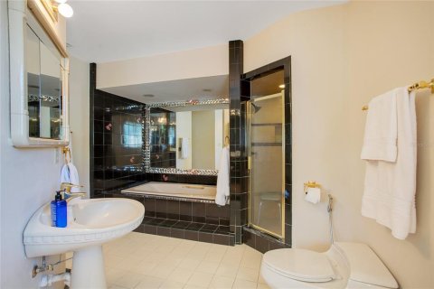 House in Lakeland, Florida 5 bedrooms, 568.65 sq.m. № 1507805 - photo 28