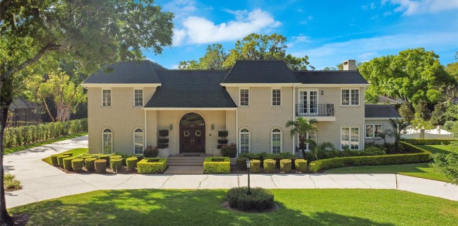 House in Lakeland, Florida 5 bedrooms, 568.65 sq.m. № 1507805