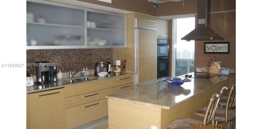 Condo à Hallandale Beach, Floride, 3 chambres  № 1976778