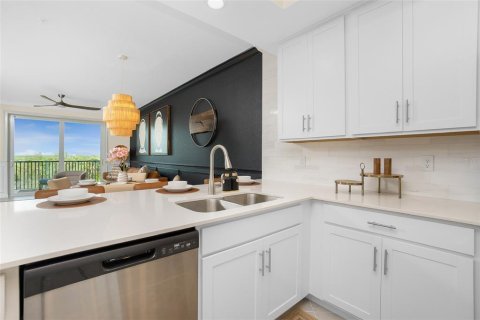 Condominio en alquiler en Punta Gorda, Florida, 2 dormitorios, 104.05 m2 № 1910411 - foto 13