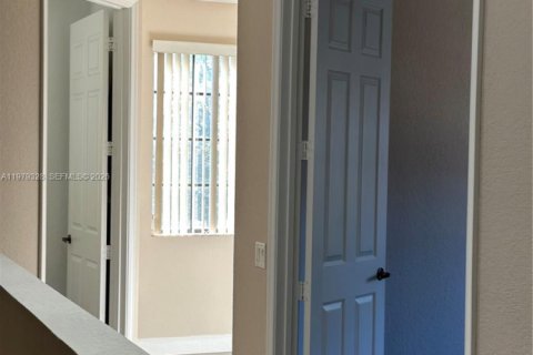 Touwnhouse à louer à Weston, Floride: 3 chambres, 246.66 m2 № 2046040 - photo 4