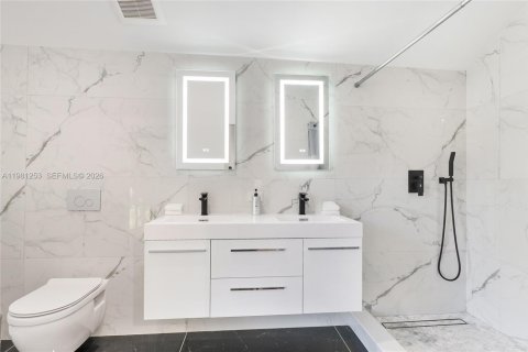 Купить виллу или дом в Норт-Бей-Виллидж, Флорида 4 спальни, 234.95м2, № 2043388 - фото 20