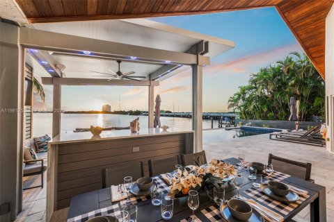 Купить виллу или дом в Норт-Бей-Виллидж, Флорида 4 спальни, 234.95м2, № 2043388 - фото 15