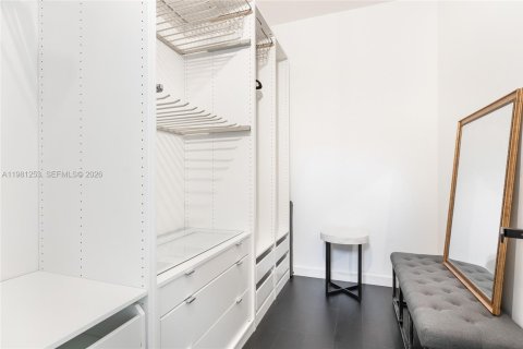 Купить виллу или дом в Норт-Бей-Виллидж, Флорида 4 спальни, 234.95м2, № 2043388 - фото 25