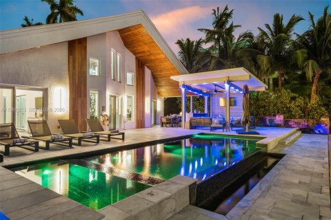 Купить виллу или дом в Норт-Бей-Виллидж, Флорида 4 спальни, 234.95м2, № 2043388 - фото 9