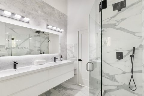 Купить виллу или дом в Норт-Бей-Виллидж, Флорида 4 спальни, 234.95м2, № 2043388 - фото 28