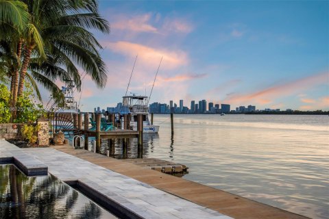 Купить виллу или дом в Норт-Бей-Виллидж, Флорида 4 спальни, 234.95м2, № 2043388 - фото 17