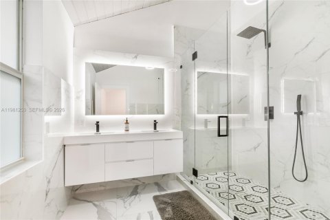 Купить виллу или дом в Норт-Бей-Виллидж, Флорида 4 спальни, 234.95м2, № 2043388 - фото 26