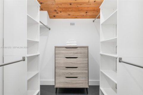 Купить виллу или дом в Норт-Бей-Виллидж, Флорида 4 спальни, 234.95м2, № 2043388 - фото 19