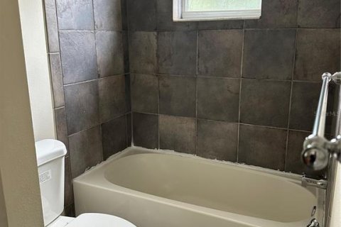 Condominio en alquiler en Tampa, Florida, 3 dormitorios, 130.99 m2 № 1903428 - foto 9