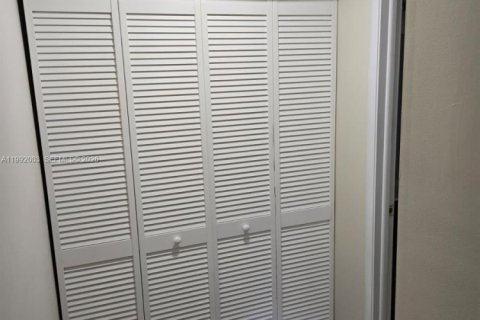 Condo in Royal Palm Beach, Florida, 2 bedrooms № 2091203 - photo 21