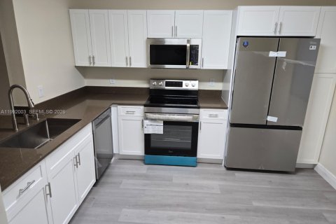 Condo in Royal Palm Beach, Florida, 2 bedrooms № 2091203 - photo 3