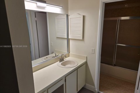 Condo in Royal Palm Beach, Florida, 2 bedrooms № 2091203 - photo 15