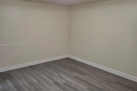 Condo in Royal Palm Beach, Florida, 2 bedrooms № 2091203 - photo 30