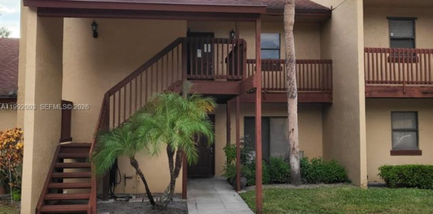 Condo in Royal Palm Beach, Florida, 2 bedrooms № 2091203