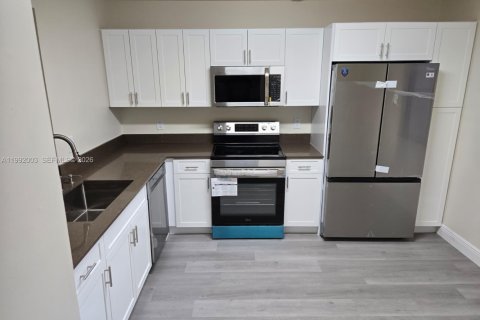 Condo in Royal Palm Beach, Florida, 2 bedrooms № 2091203 - photo 7