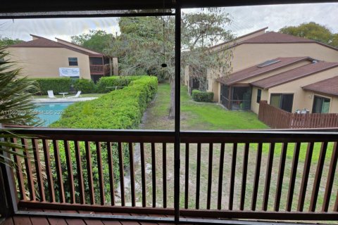 Condo in Royal Palm Beach, Florida, 2 bedrooms № 2091203 - photo 2