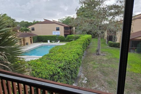 Condo in Royal Palm Beach, Florida, 2 bedrooms № 2091203 - photo 14