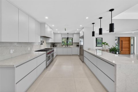 Снять в аренду виллу или дом в Майами-Шорс, Флорида 6 спален, 372.54м2, № 2077604 - фото 12
