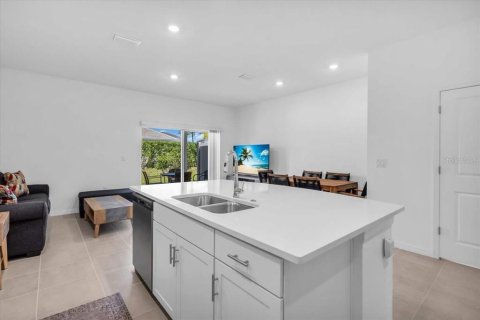 Townhouse in Sarasota, Florida 3 bedrooms, 127.55 sq.m. № 1836933 - photo 8
