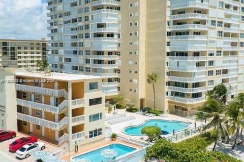 Hotel en venta en Pompano Beach, Florida № 1938543 - foto 2