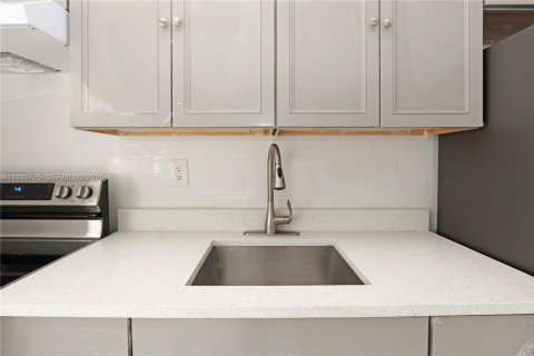 Villa ou maison à vendre à West Park, Floride: 2 chambres, 82.31 m2 № 1990355 - photo 13