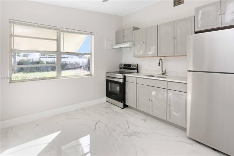 Villa ou maison à vendre à West Park, Floride: 2 chambres, 82.31 m2 № 1990355 - photo 9