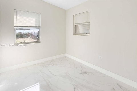 Villa ou maison à vendre à West Park, Floride: 2 chambres, 82.31 m2 № 1990355 - photo 14