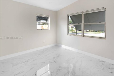 Villa ou maison à vendre à West Park, Floride: 2 chambres, 82.31 m2 № 1990355 - photo 16