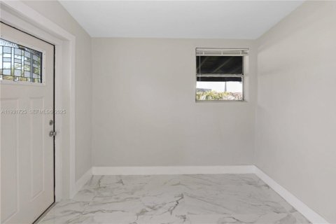 Villa ou maison à vendre à West Park, Floride: 2 chambres, 82.31 m2 № 1990355 - photo 7